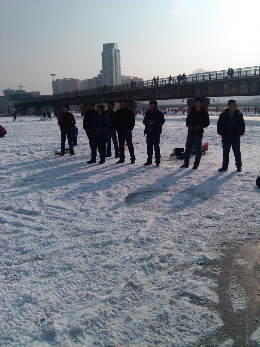 冰天雪地玩飞，补前几天冰场活动照片 冰天雪地,雪地,几天,冰场,活动 作者:电大的 4628 