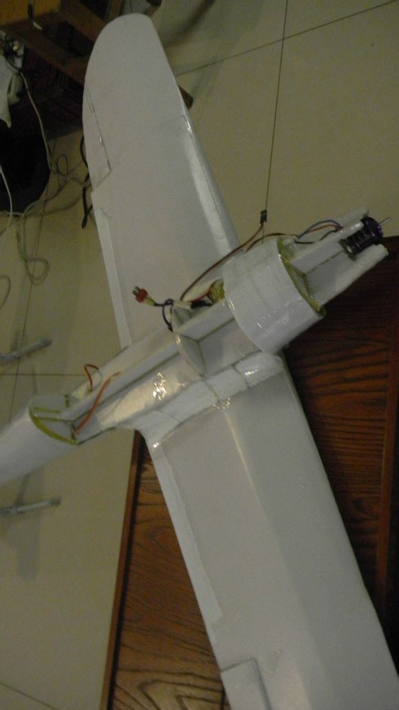 下单翼仓身机制作贴  转 上单翼下反角,简单单翼采区,单翼什么意思,上单翼起落架 作者:飞天 494 
