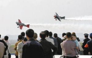 飞行表演 不可错过的航展盛宴 2013-10-17 中国航空,飞行表演队,立陶宛,有限公司,会展中心 作者:admin 6698 