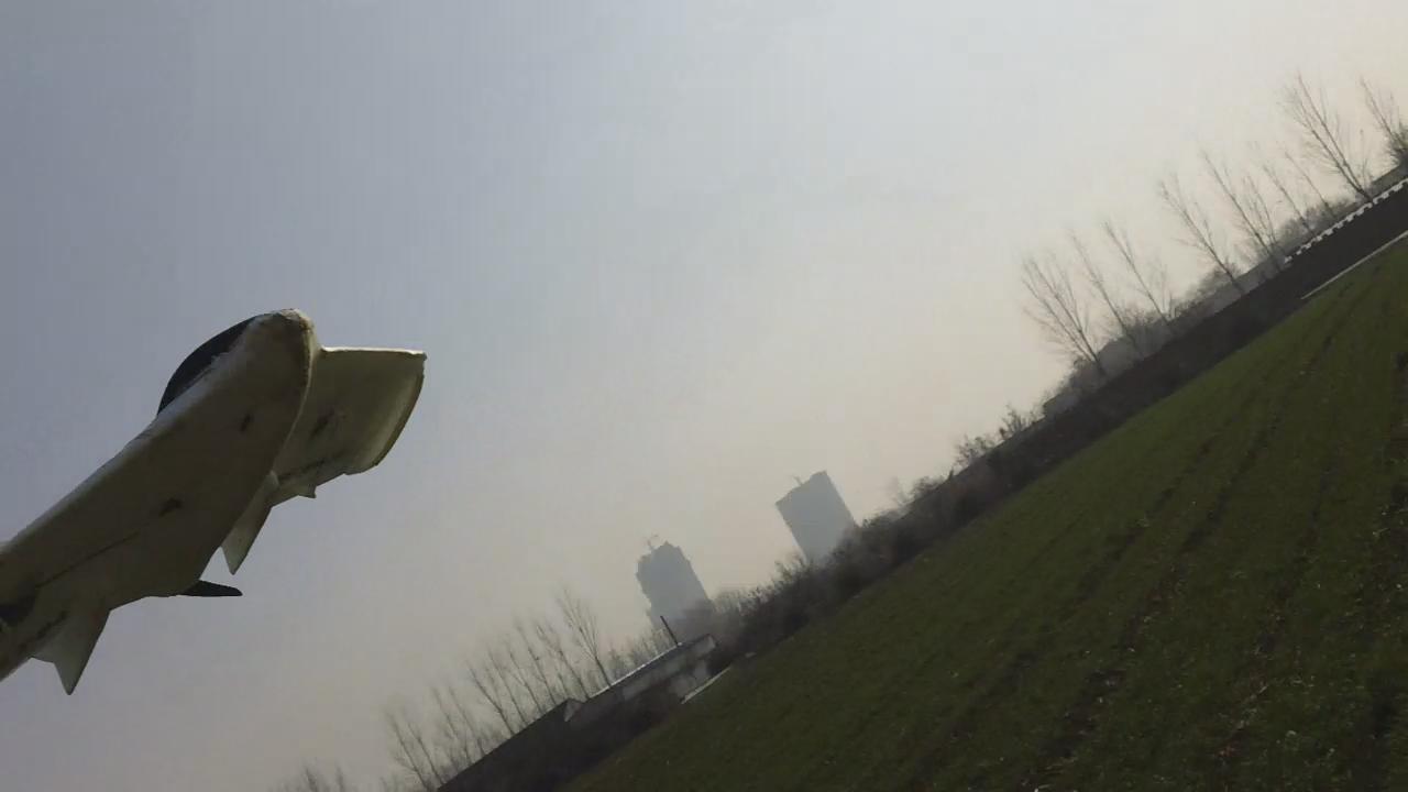 Z—84低空飞行差点撞到摄影师 飞翼 作者:飞天火鸡 6479 