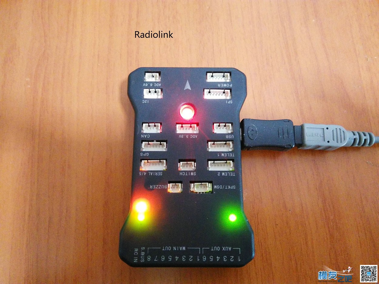 Pixhawk外观和控板比较 RadioLink VS PlayUAV 电池,航拍,四轴,GPS,payne 作者:payne.pan 7881 