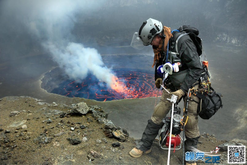 火山学家近距离操纵无人机 拍摄火山口 无人机,火山口,拍摄 作者:中翼网 515 