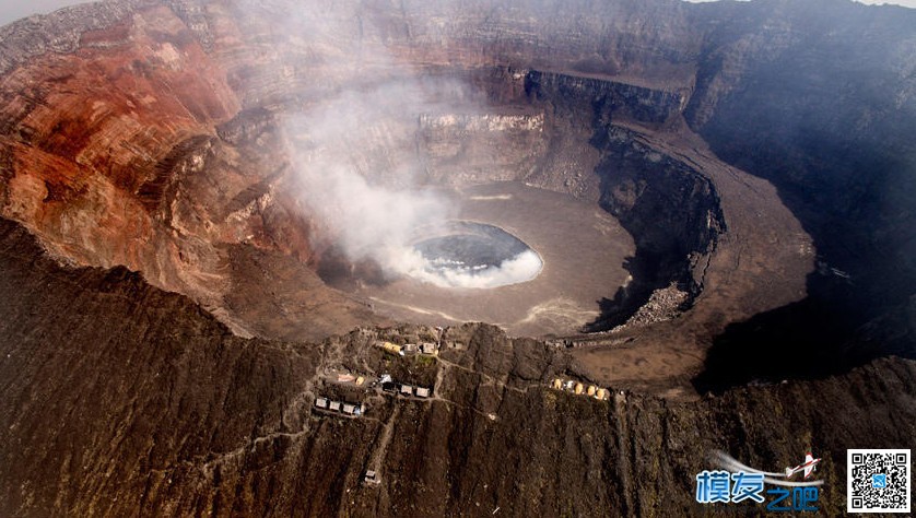 火山学家近距离操纵无人机 拍摄火山口 无人机,火山口,拍摄 作者:中翼网 8874 