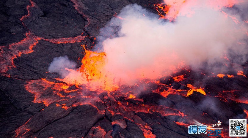 火山学家近距离操纵无人机 拍摄火山口 无人机,火山口,拍摄 作者:中翼网 5506 