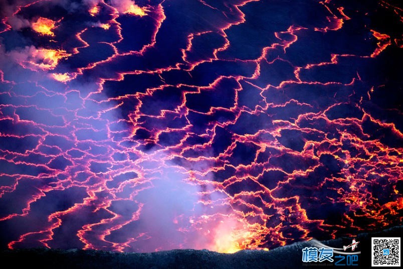 火山学家近距离操纵无人机 拍摄火山口 无人机,火山口,拍摄 作者:中翼网 7670 