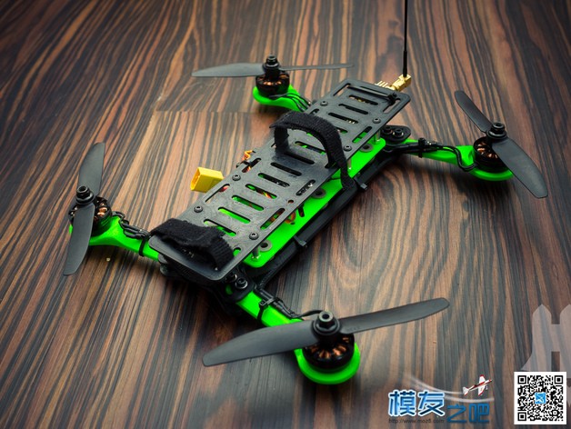 3D打印 可折叠小型H四轴飞行器  附3D打印文件 3D打印,四轴,控制器,超音速3d飞行器,3d飞行器模拟器 作者:871833622 2378 