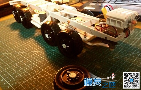 胶板DIY 1:24 8轮机动火炮平台 模型,3D打印,DIY 作者:德克斯特 3046 