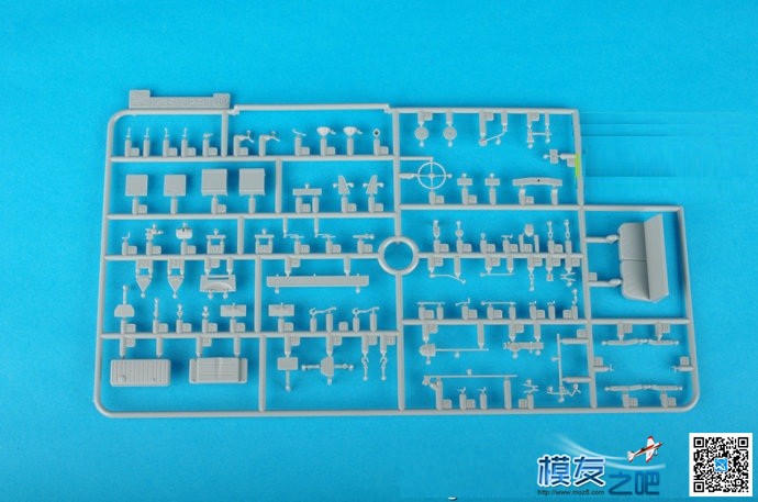 开箱---骡子半履带装甲车德国Sd.Kfz.3 发动机 作者:洋葱头 3501 