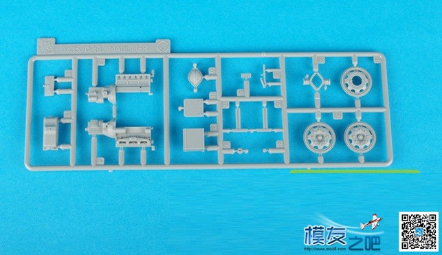 开箱---骡子半履带装甲车德国Sd.Kfz.3 发动机 作者:洋葱头 7903 