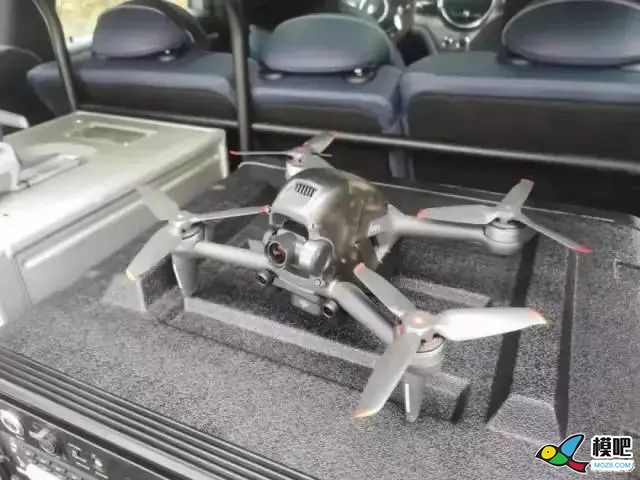 Twitter又曝光两张DJI FPV无人机近距离谍照 无人机,穿越机,天线,遥控器,dji 作者:chinaz1919 6156 